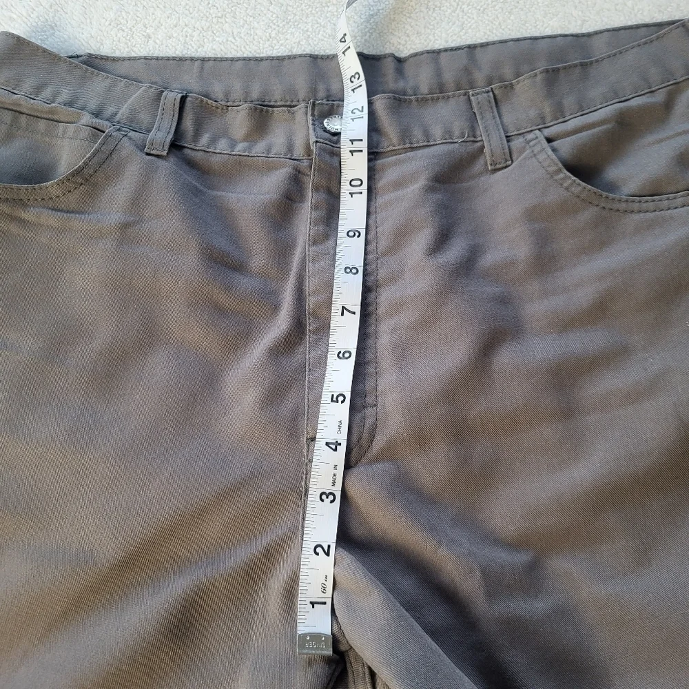 Dickies Men's XL Gray Shorts with Black Tip Pockets
